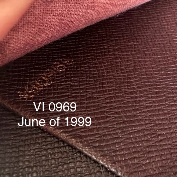 Louis Vuitton Maroon Taiga Leather Clutch Hand Bag Wallet - Picture 9 of 14